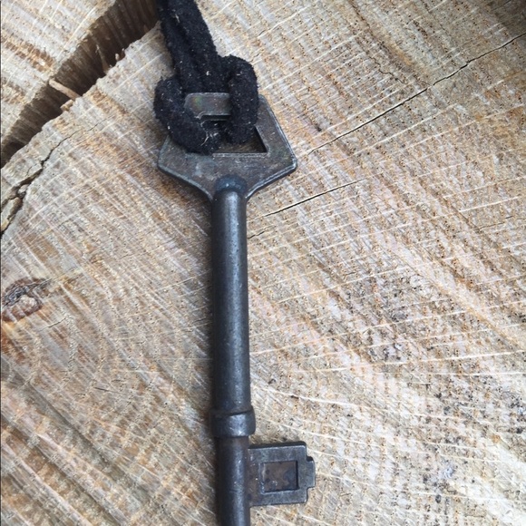 Antique Key Black Suede Necklace - Picture 1 of 3